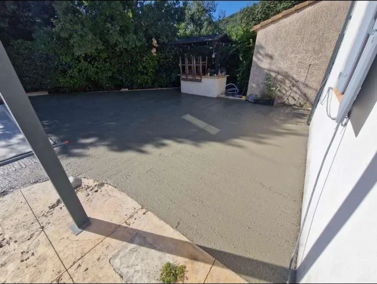 Dalle béton coulée sur une terrasse à Combaillaux